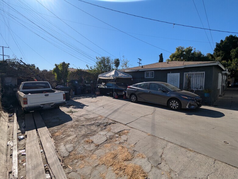 More Photos Of 9512 Croesus Ave, Los Angeles Apartments For Sale