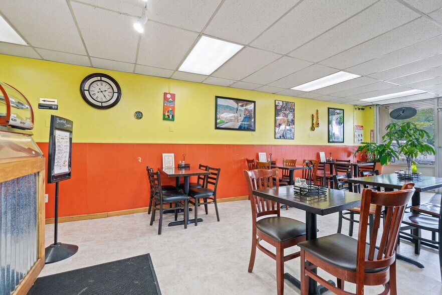 More Photos Of 175-179 Columbia Tpke, Rensselaer Storefront For Sale