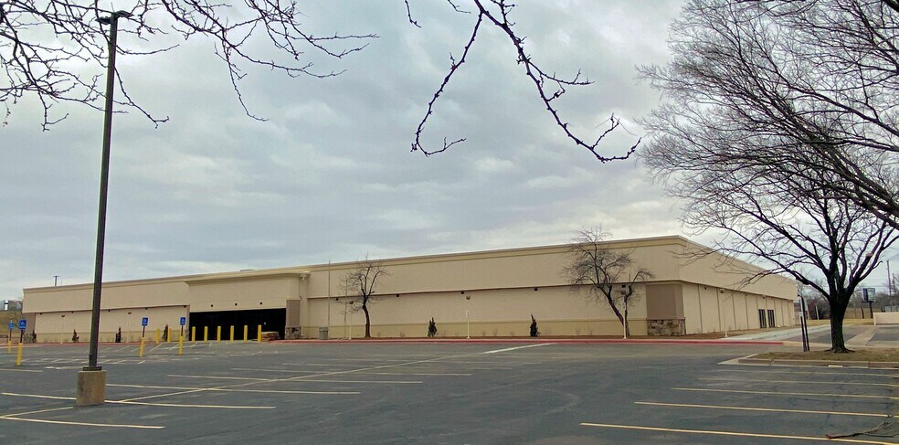 More Photos Of 7236 E Harry Ct, Wichita Office For Sale