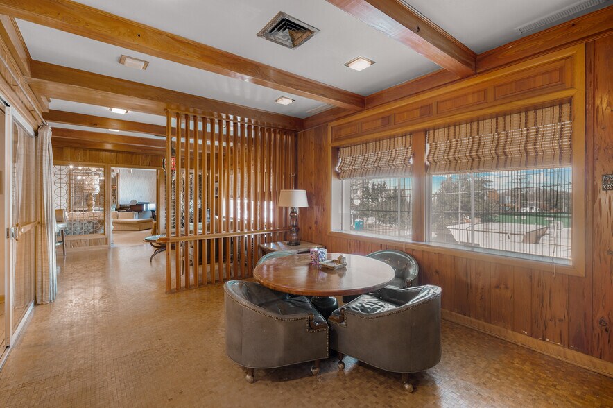 More Photos Of 531 W Main St, Denison Office For Sale