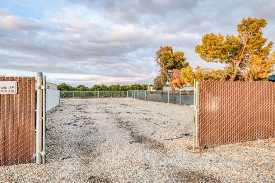 More Photos Of 12712 E McKinley Ave, Sanger Flex For Lease