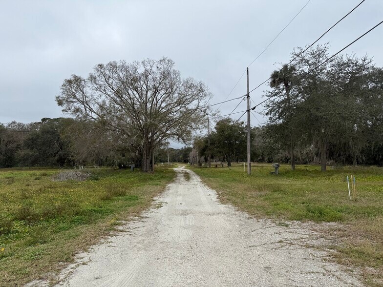 More Photos Of 210 Mango Tree Dr, Edgewater Manufactured Housing Mobile Home Park For Sale