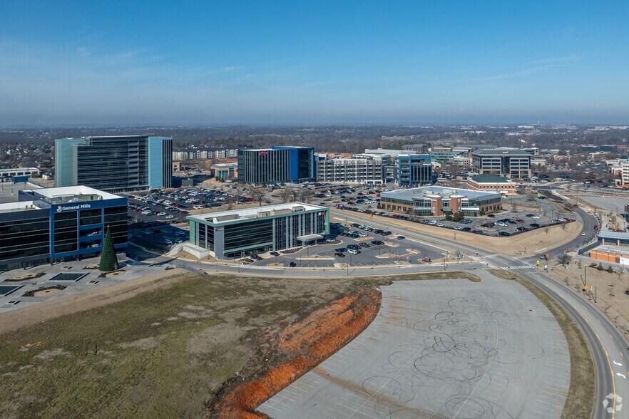 More Photos Of 3721 S Champions Dr, Rogers Medical For Lease