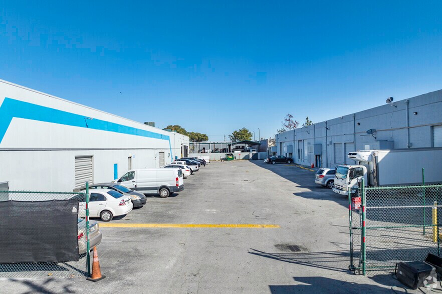 More Photos Of 8451 NW 66th St, Miami Warehouse For Lease