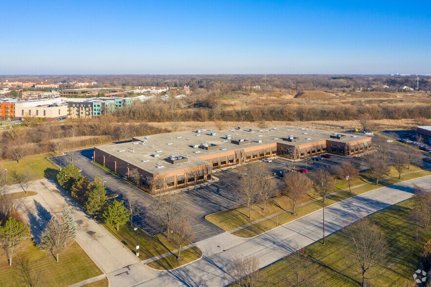 More Photos Of 1367-1407 N Barclay Blvd, Buffalo Grove Warehouse For Lease