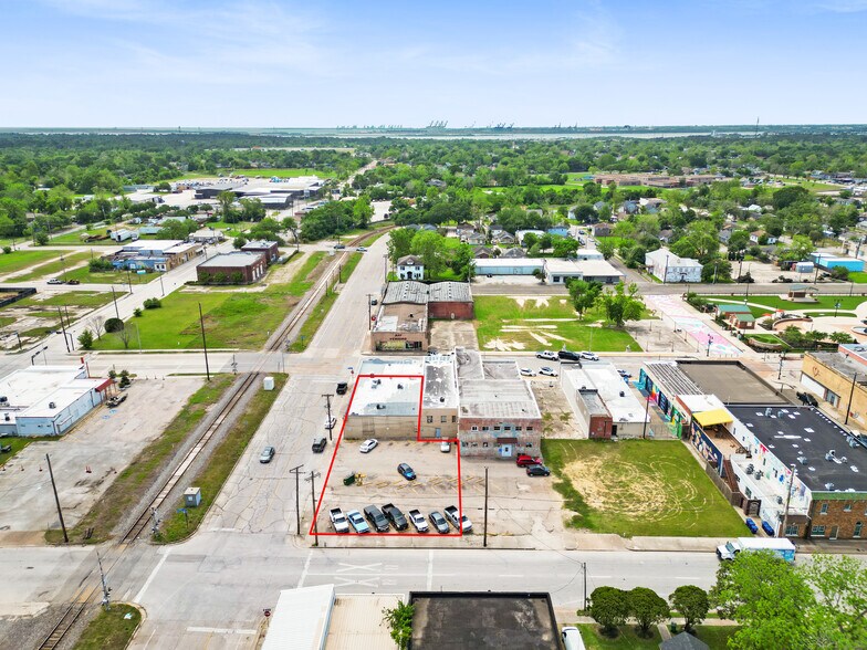 More Photos Of 100 W Texas Ave, Baytown Storefront For Sale