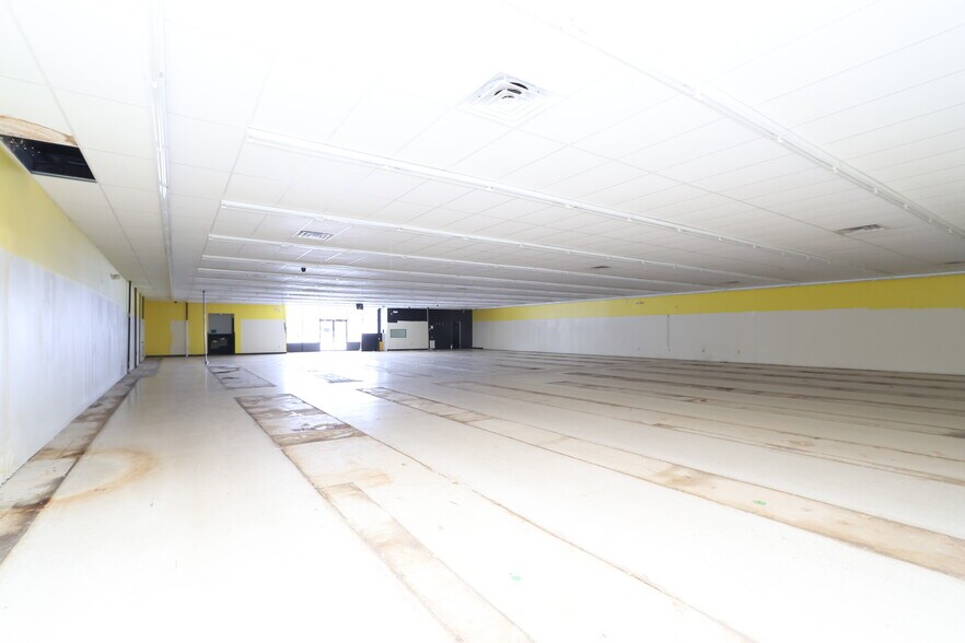 More Photos Of 215 Sandusky St, Plymouth General Retail For Sale