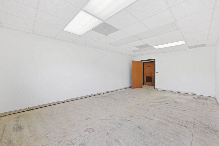 More Photos Of 22705 134th, Raiford Office For Sale