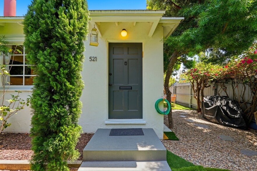 More Photos Of 521 Venice Way, Venice Apartments For Sale