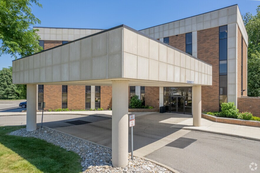 More Photos Of 4452 Eastgate Blvd, Cincinnati Office For Sale