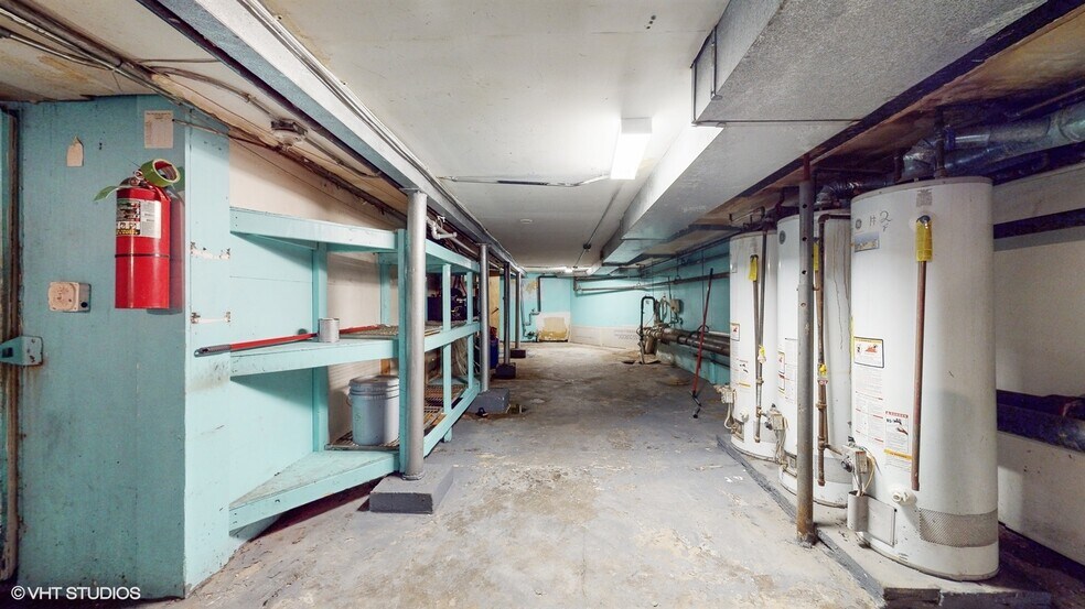 More Photos Of 2500 N Ashland Ave, Chicago Restaurant For Lease