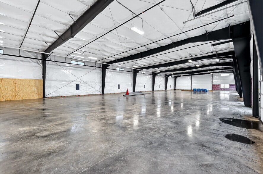 More Photos Of 4524 N Barker Rd, Spokane Valley Showroom For Lease