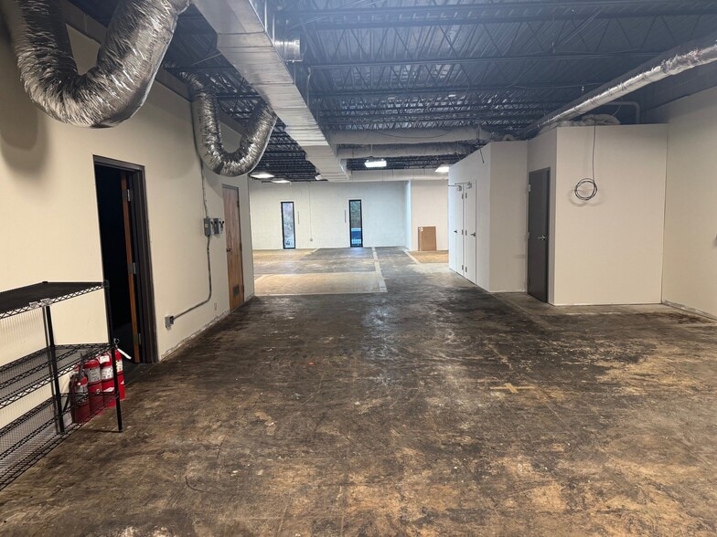 More Photos Of 238 W Valley Ave, Birmingham Office For Lease