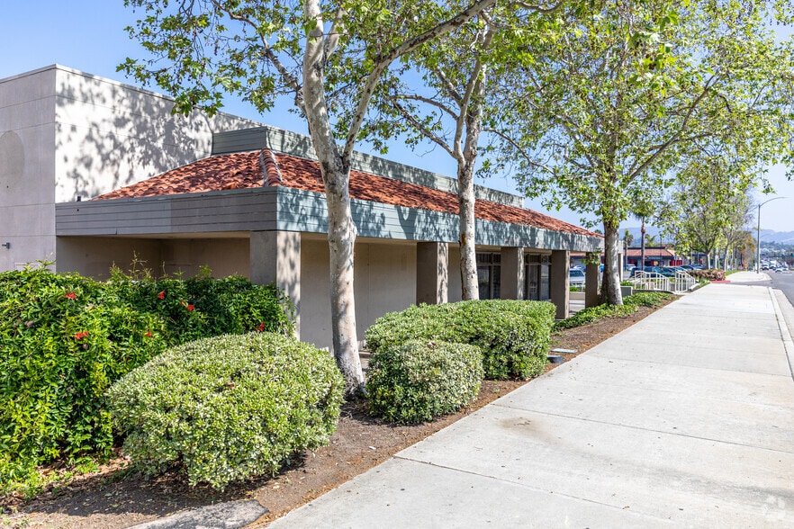 More Photos Of 710-790 Sycamore Ave, Vista Unknown For Lease