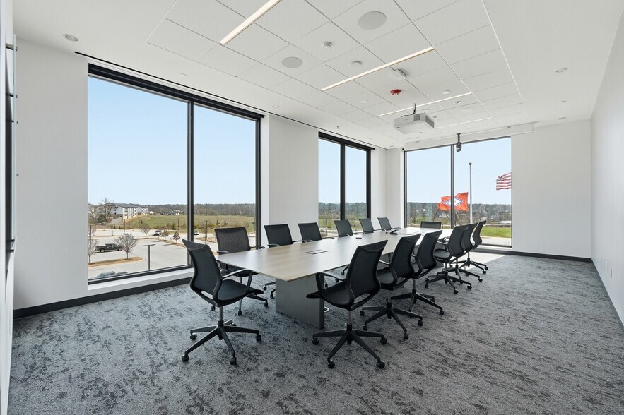 More Photos Of 4909 W Magnolia St, Rogers Office For Lease