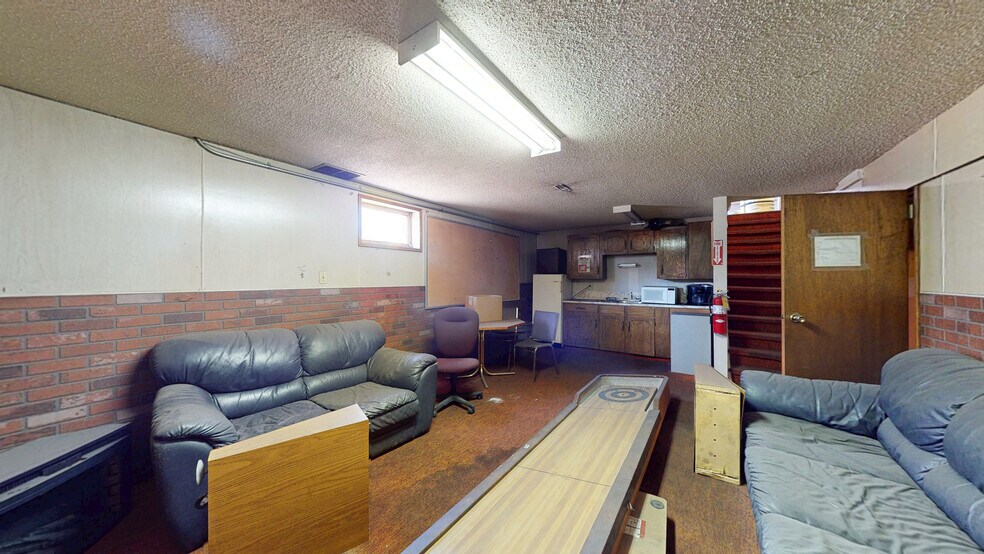 More Photos Of 662 15 St SW, Medicine Hat Industrial For Sale