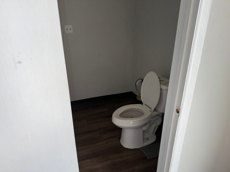 More Photos Of 3900 E 29th St, Bryan Unknown For Lease