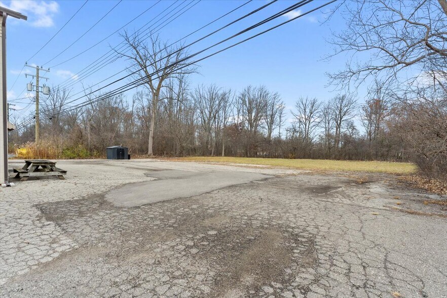 More Photos Of 8840 Macomb St, Grosse Ile Township Freestanding For Sale