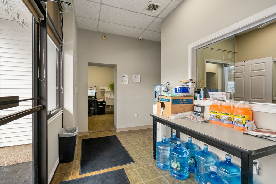 More Photos Of 655 Saw Mill Brook Pky, Newton General Retail For Sale