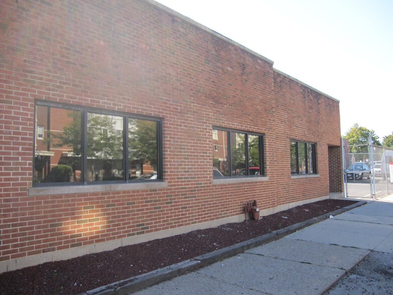 More Photos Of 4507-4511 W Belmont Ave, Chicago Distribution For Sale