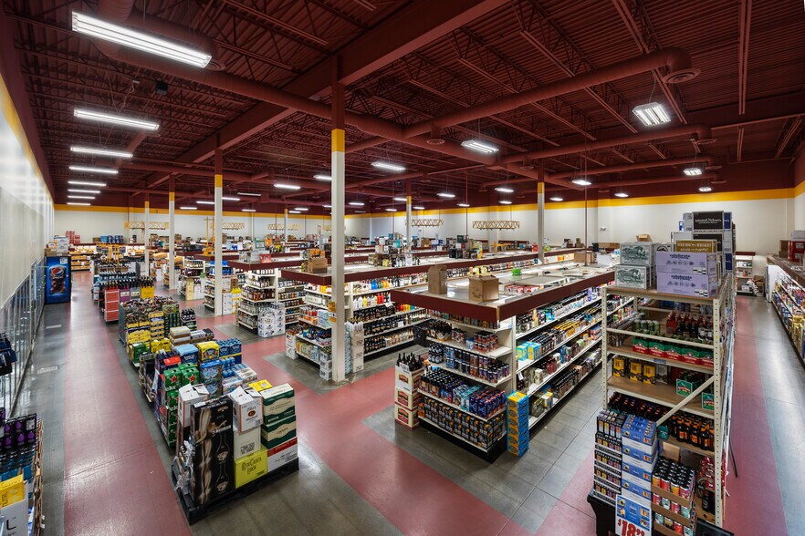 More Photos Of 2401 Maloney Dr, Bloomington Department Store For Lease