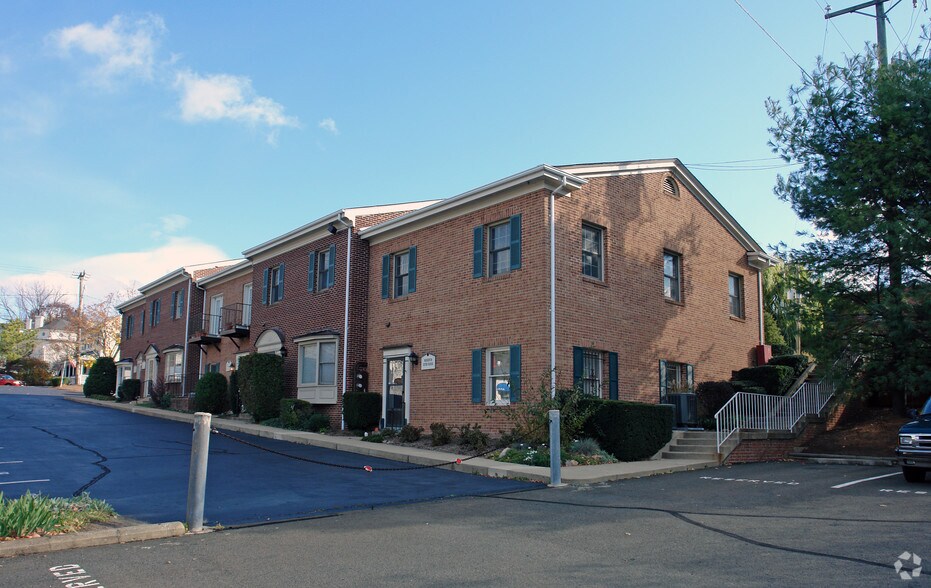 More Photos Of 20 John Marshall St, Warrenton Office For Lease