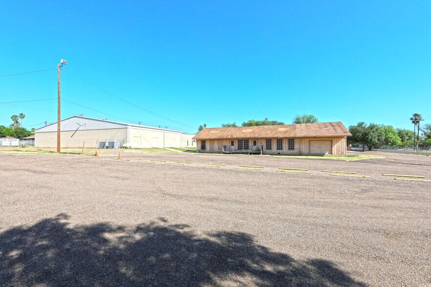 More Photos Of 1600 Clark Blvd, Laredo General Retail For Sale
