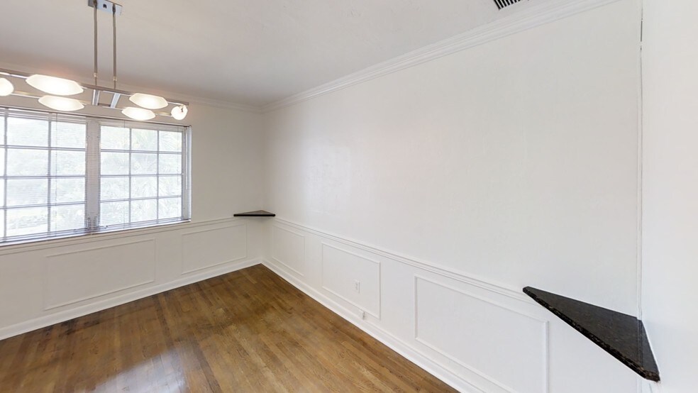 More Photos Of 1501 Sunset Dr, Coral Gables Office For Lease