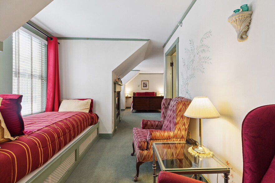 More Photos Of 67 Pleasant View Rd, Bradford Hotel For Sale