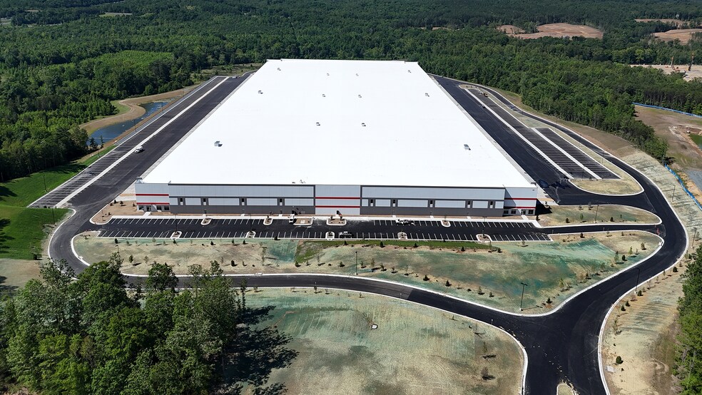 More Photos Of 211 Centreport Pky, Fredericksburg Warehouse For Lease