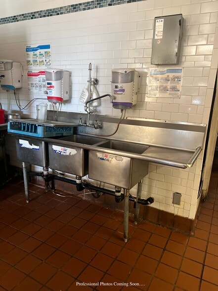 More Photos Of 200 Hill St, Jerome Hotel For Lease