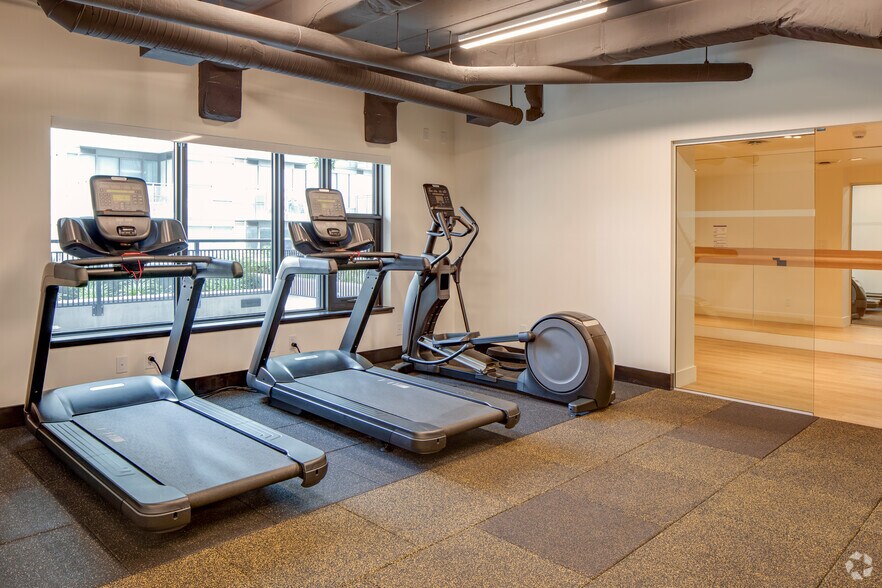 More Photos Of 1700 Blanshard St, Victoria Apartments For Lease