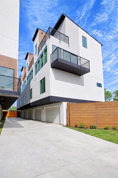 More Photos Of 4739 Gretna St, Dallas Apartments For Sale