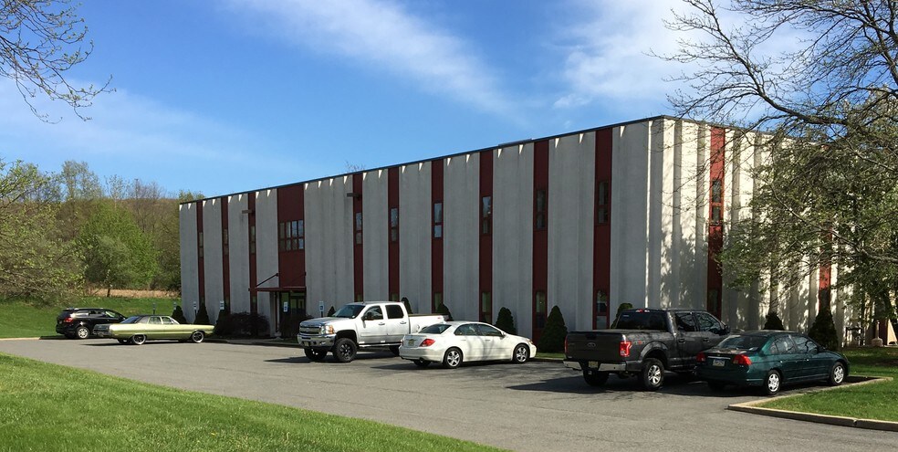 More Photos Of 37 Ironia Rd, Flanders Warehouse For Lease