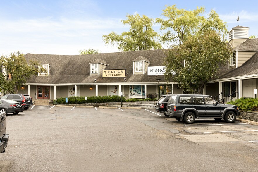 More Photos Of 744-810 Lake St E, Wayzata Unknown For Lease