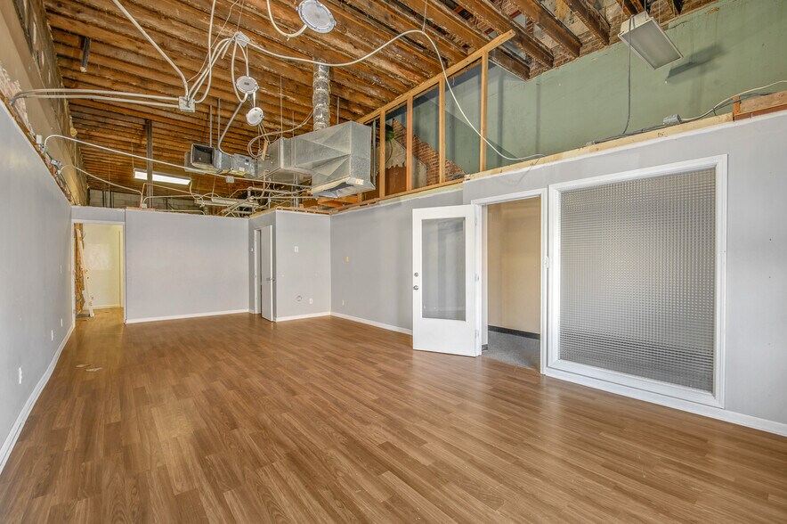 More Photos Of 321 Main Ave, De Pere Storefront Retail Office For Sale