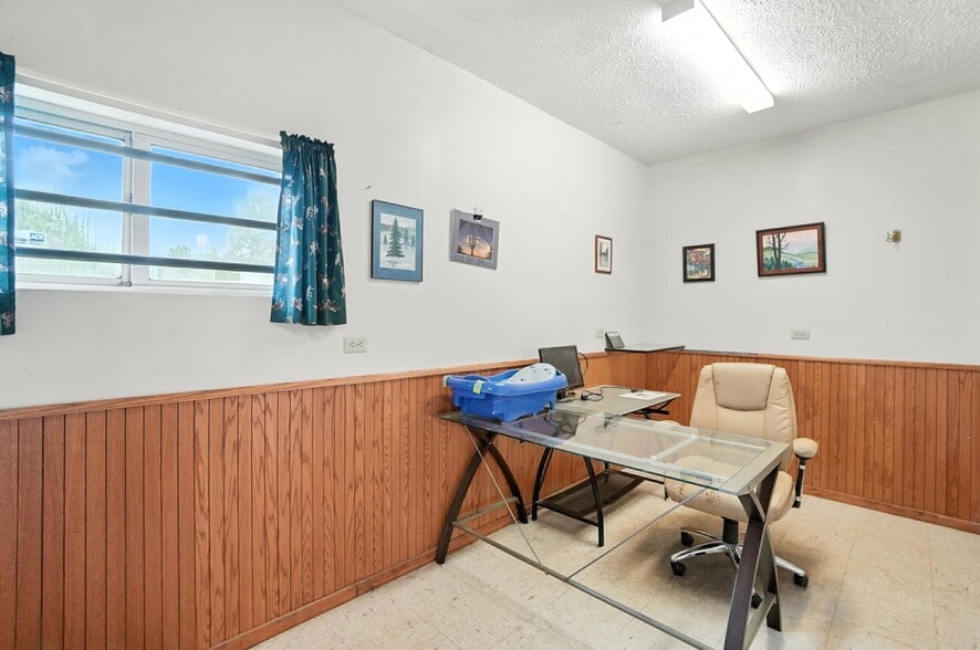 More Photos Of 103 Quinter Farm Rd, Englewood Freestanding For Sale