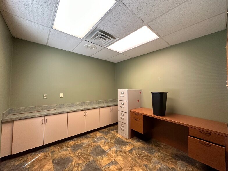 More Photos Of 1355 W Main St, Bellevue Office For Lease