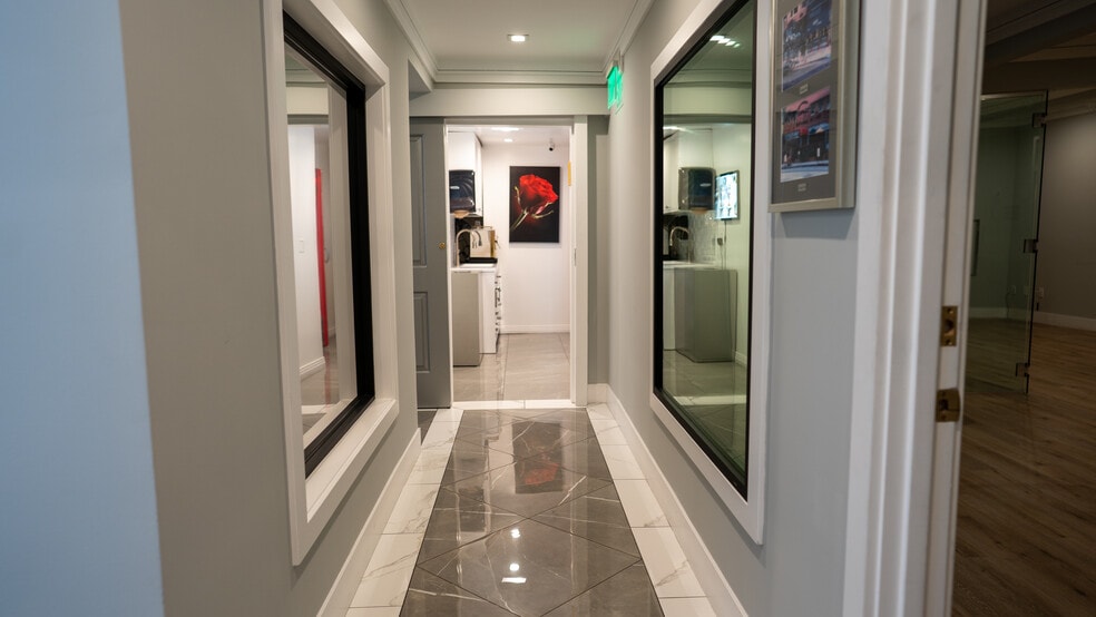 More Photos Of 16610 Ventura Blvd, Encino Storefront For Lease