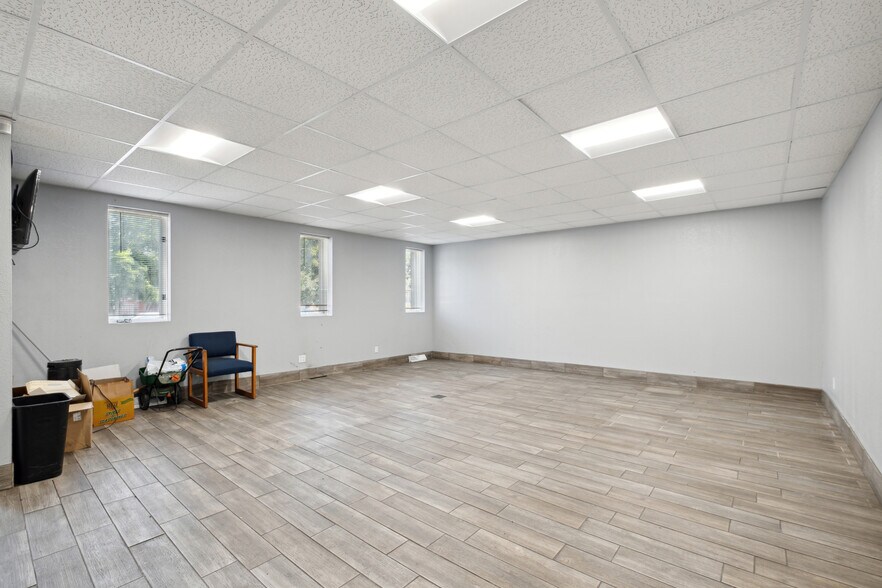 More Photos Of 3438-3446 Snelling Ave S, Minneapolis Distribution For Lease