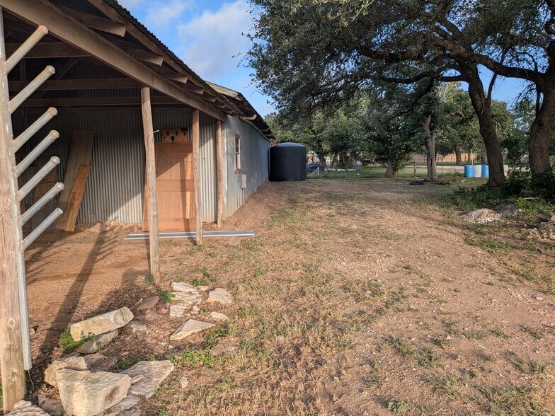 More Photos Of 2110 W Hwy 290, Dripping Springs General Retail For Lease