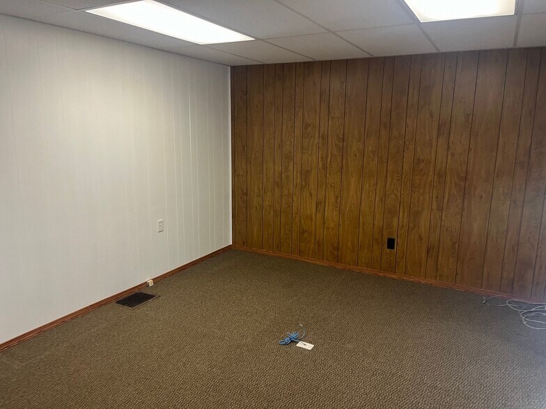 More Photos Of 1126 Pittsburgh Rd, Valencia Office For Sale