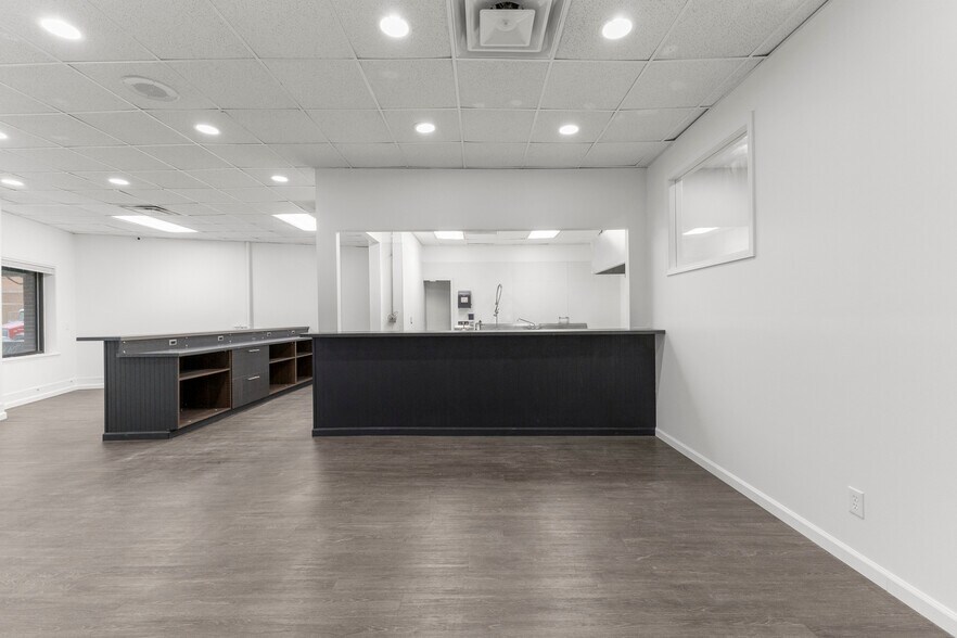 More Photos Of 2919 First St, Wyandotte General Retail For Lease