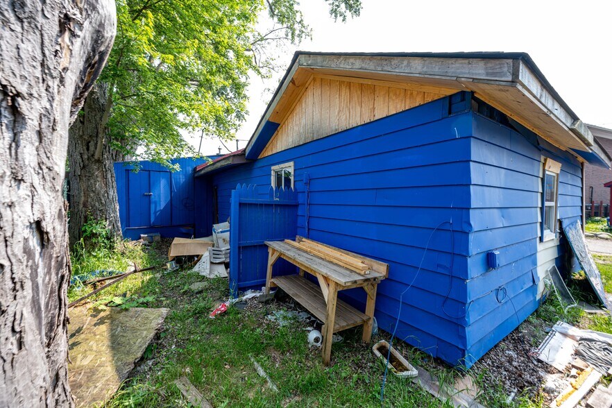 More Photos Of 8230 Highland Rd, White Lake Hotel For Sale
