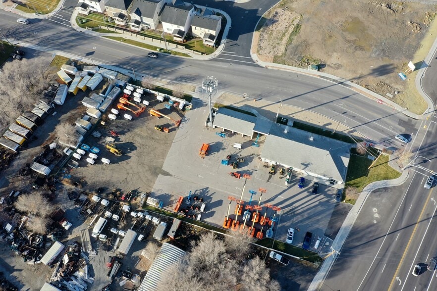 More Photos Of 1299 W State Rd, Pleasant Grove Veterinarian Kennel For Sale