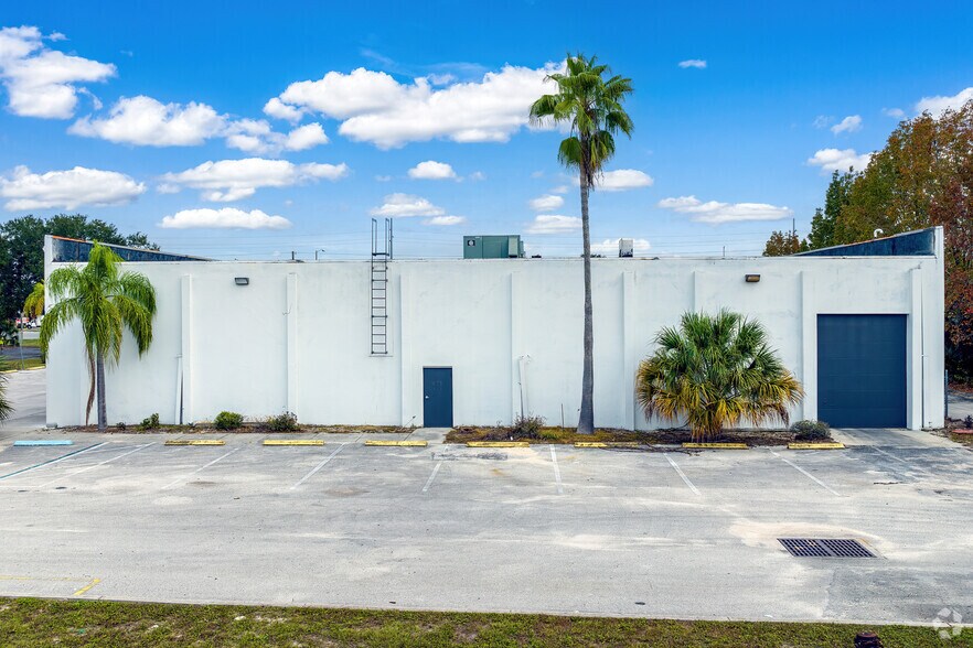 More Photos Of 555 Semoran Blvd, Fern Park Warehouse For Lease