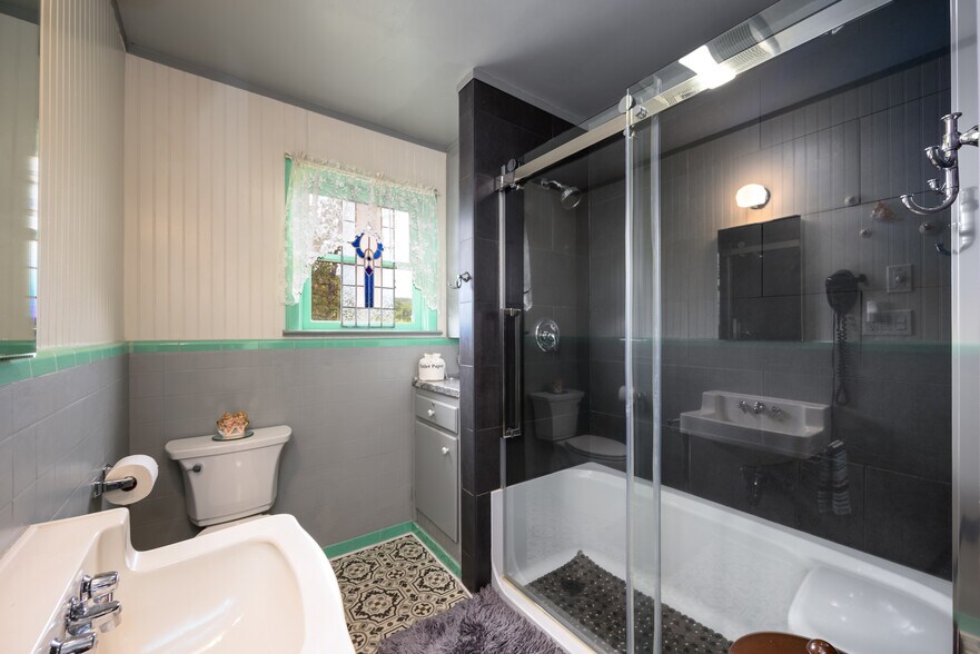 More Photos Of 236 SE Stephens St, Roseburg Hospitality For Sale