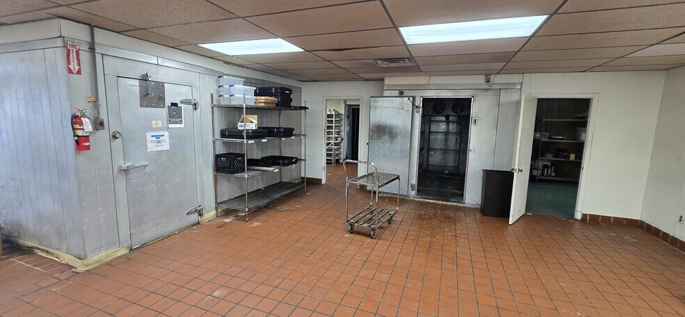 More Photos Of 925 Mill St, Pulaski Office For Sale