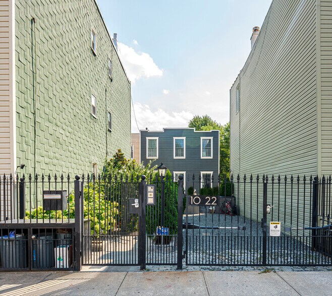 More Photos Of 1022 47th Ave, Long Island City Apartments For Sale