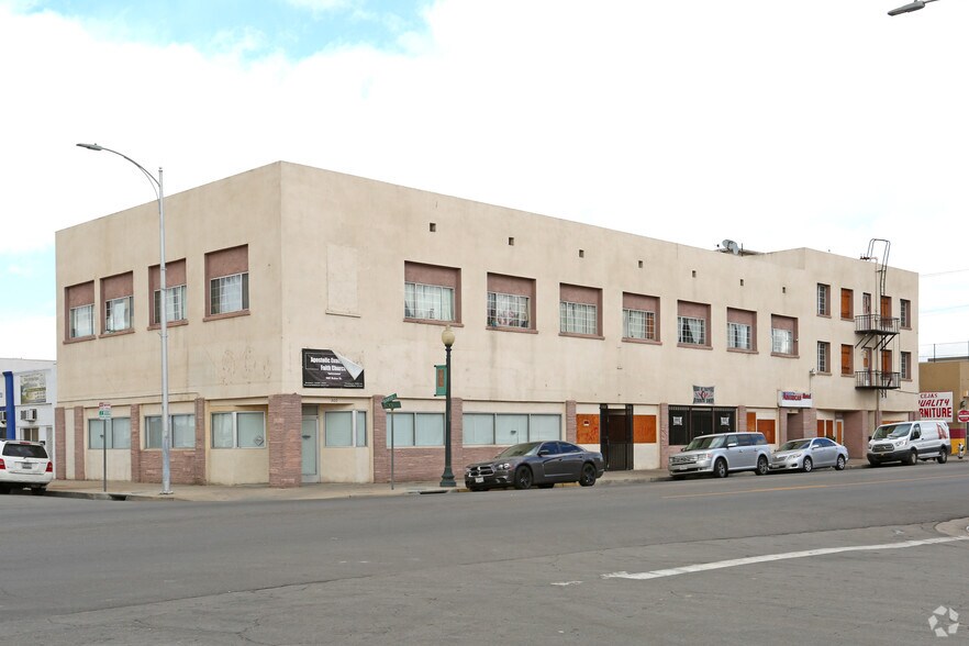 Primary Photo Of 900-948 Baker St, Bakersfield Storefront Retail Residential For Lease